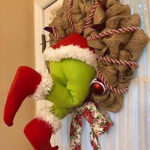 Funny Burlap Thief Christmas Wreath with Santa Legs - Festive Plush Garland for Front Door, Holiday Décor, and Gifts for Friends