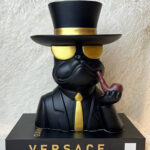 Sophisticated Bulldog Decor Sculpture with Hat & Smoking Pipe - Unique Ornament (27x20 cm)
