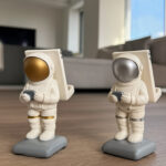 Astronaut Phone Holder Statue